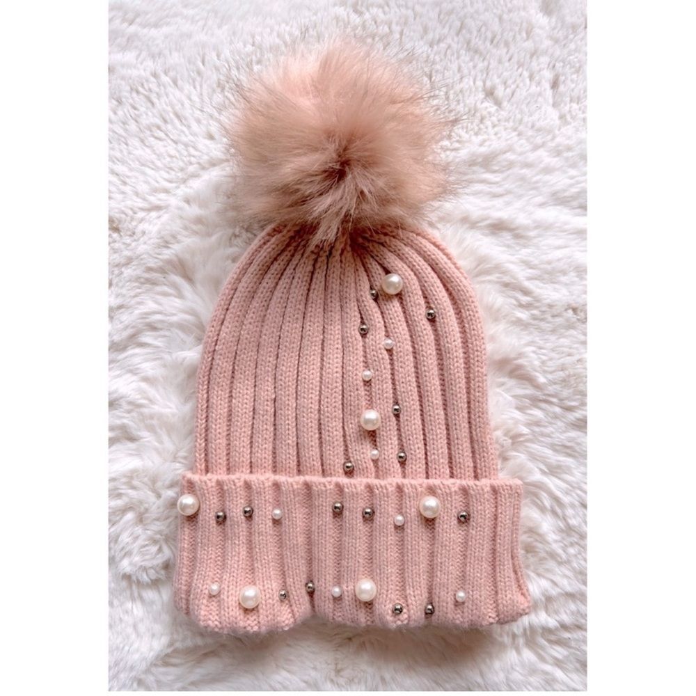 Adrienne Landau Chunky Rib Knit Beanie 💗